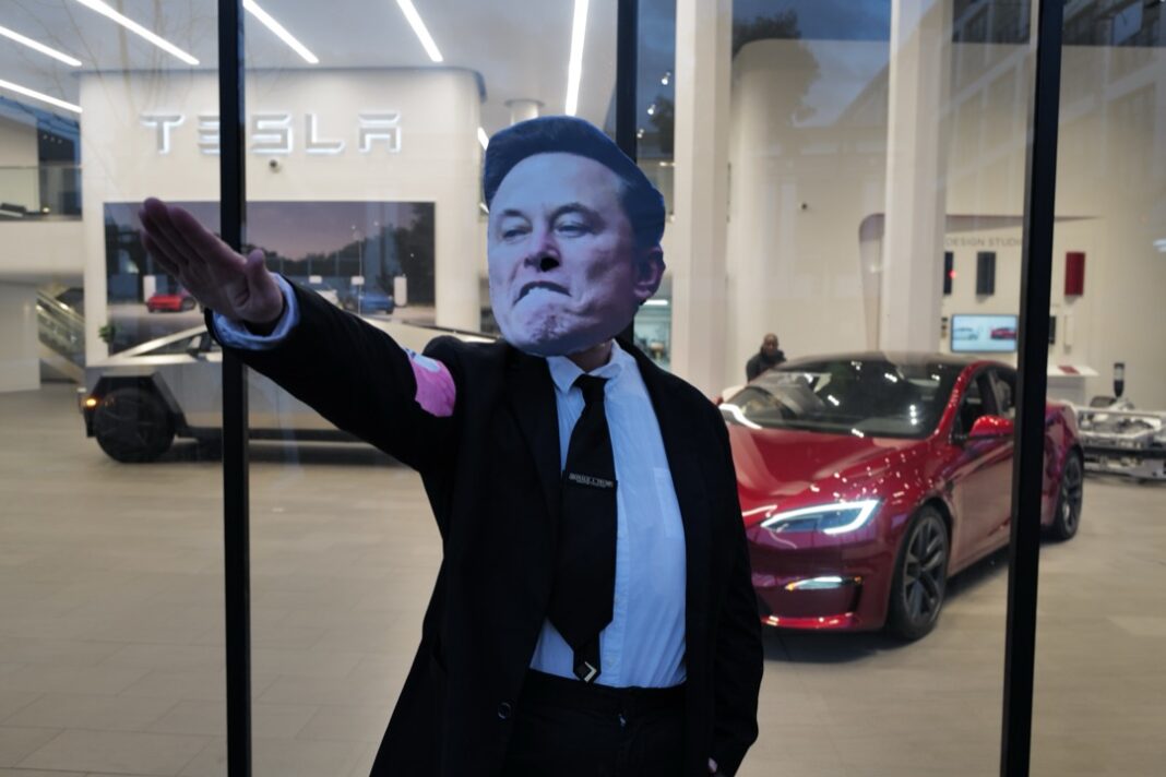 elon salute.jpg