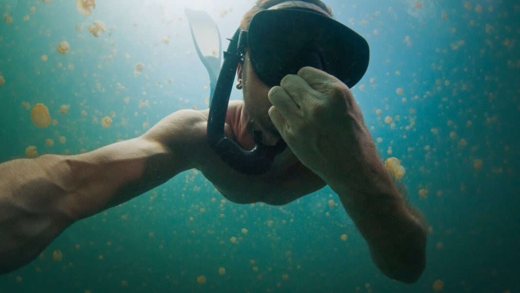 60-year-old breaks world record by holding breath for 24-minutes