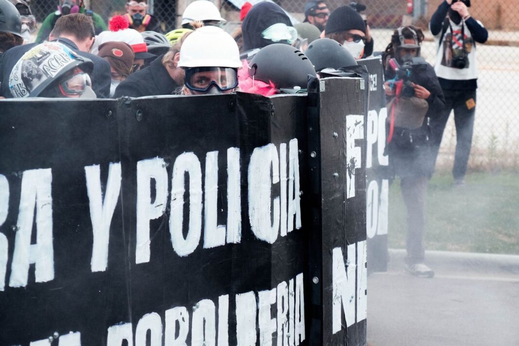 Resisting ICE in Chicago : A View from the Protests at the ICE Facility in Broadview