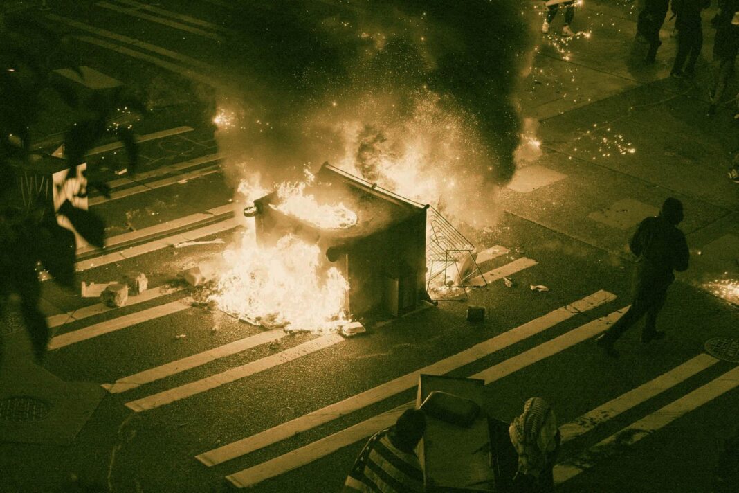 FUCK ICE: Struggles against Trump’s Immigration Policy : A Spanish-Language Book Assembling Our Coverage of Resistance to ICE