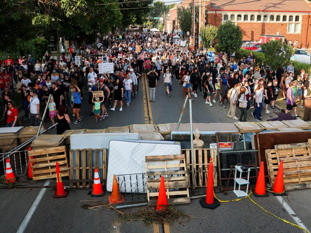 To Attack or to Mourn? : The Response to the Murder of Corey Ruiz in Madison, Wisconsin
